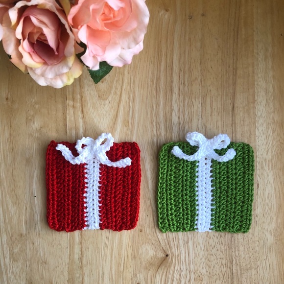 Crochet Christmas Present Coasters (2 pack) - Picture 2 of 8